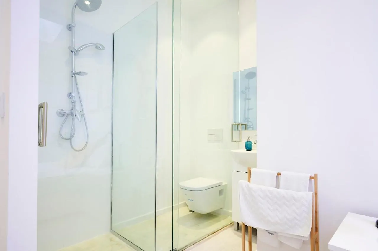 Altido Fabulous 3-Br Apartment In Western Lisboa