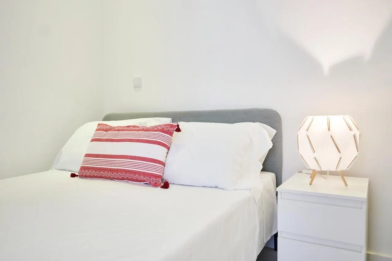 Altido Fabulous 3-Br Apartment In Western Lisboa Portugal