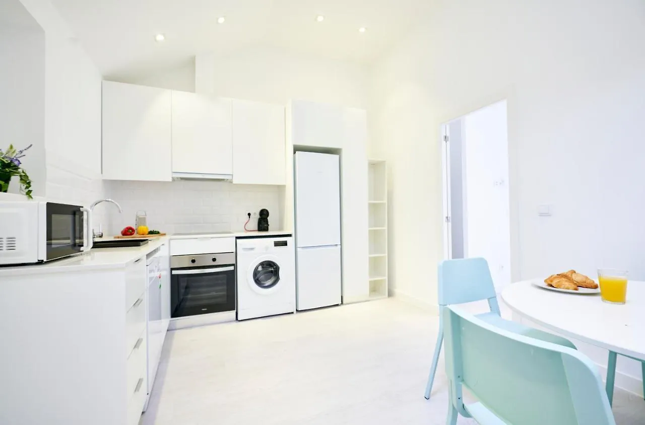 Altido Fabulous 3-Br Apartment In Western Lisboa
