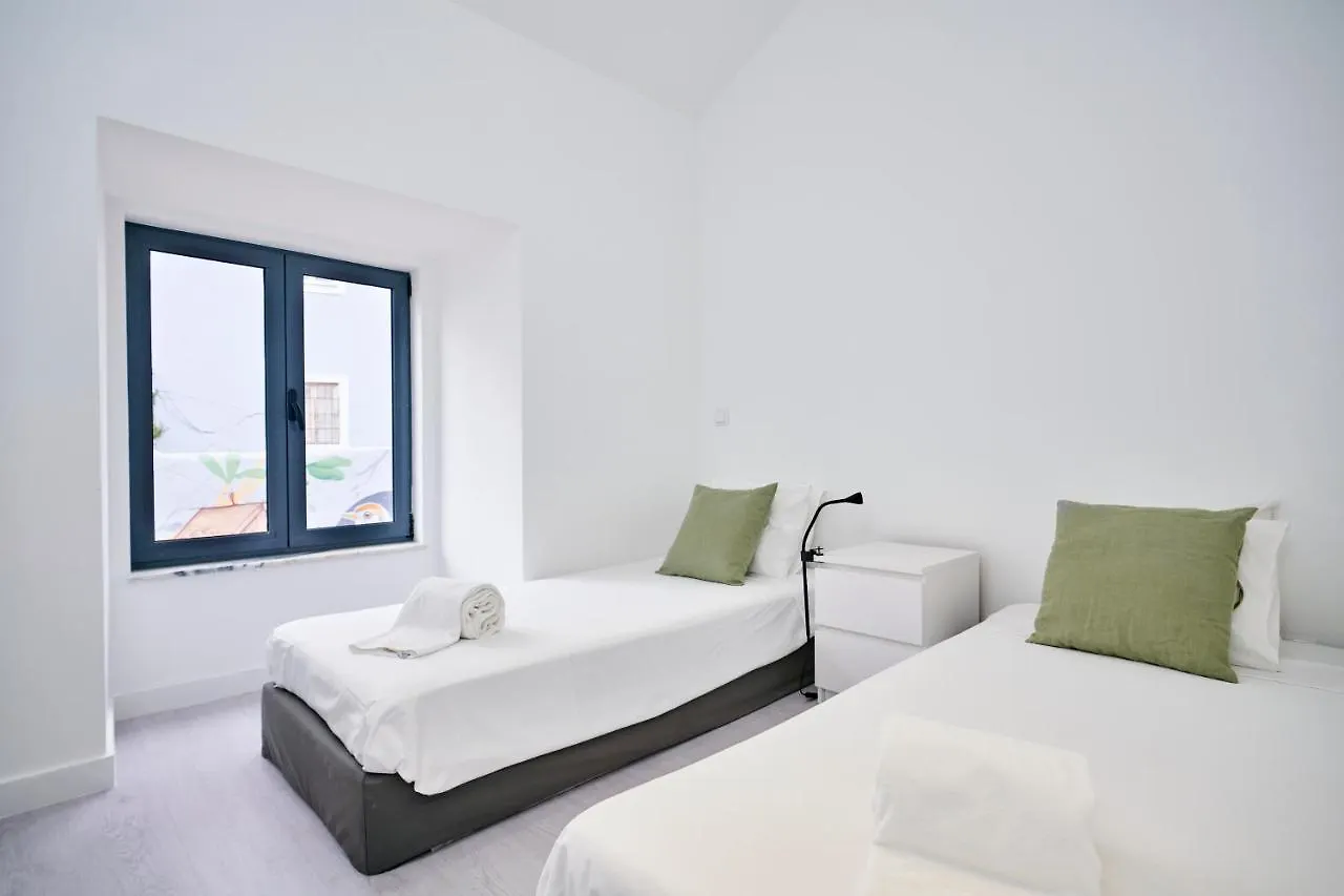 Altido Fabulous 3-Br Apartment In Western Lisboa Portugal